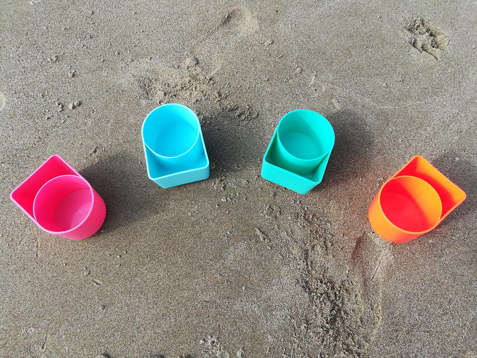 BeachCupHolder2 Red Crab Rentals